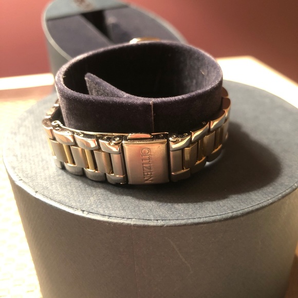 AUTHENTIC CITIZEN ECO-DRIVE WOMENS WATCH - Picture 2 of 3